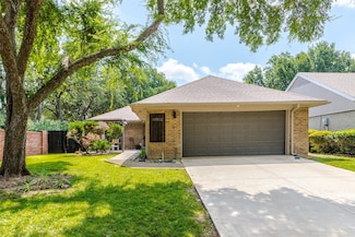14902 Le Grande Dr, Addison, TX 75001