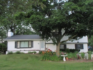 2320 Leesmoor Ln, Fort Wayne, IN 46808
