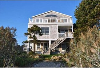 19 Bayview Ave, Fairhaven, MA 02719