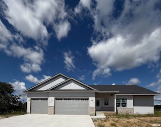 7091 Spring Creek Dr, Bettendorf, IA 52722