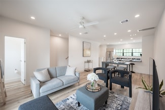 11922 N Hoa Sen Cir, Houston, TX 77072