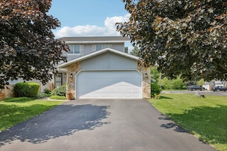 N4233 Alpine Village Ln Unit 1, Cambridge, WI 53523