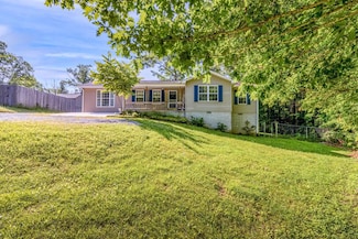 201 Estates Lake Dr, Crossville, TN 38571