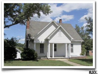 915 33rd St SW, Hickory, NC 28602