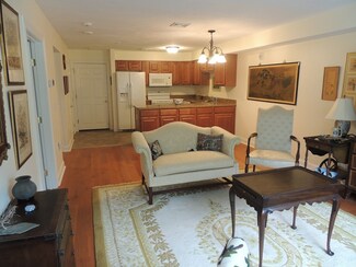 27 Greenleaves Dr Unit 703, Hadley, MA 01035