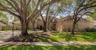 6013 Country Club Dr, Victoria, TX 77904