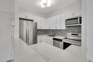825 NE 199th St Unit 20413, Miami, FL 33179
