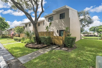 5180 S University Dr, Davie, FL 33328