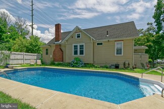 300 N Woodbury Rd, Pitman, NJ 08071