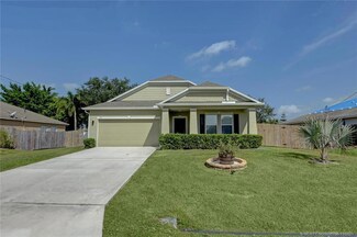 611 SW Mccullough Ave, Port Saint Lucie, FL 34953