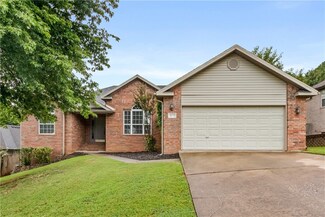 4671 Woodside Ln, Springdale, AR 72762