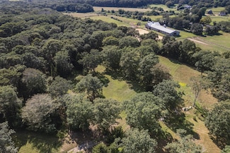 26 Flint Hill Rd, West Tisbury, MA 02575