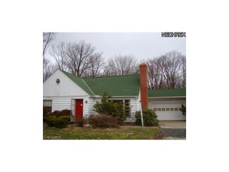 31499 Woodcrest Rd, Chagrin Falls, OH 44022