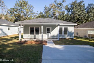 13490 Dee Ave, Gulfport, MS 39503