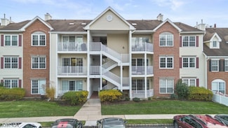 511 Red Crest Ln, Branchburg, NJ 08876