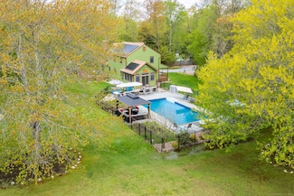 27 School House Hill, Burlington, CT 06013