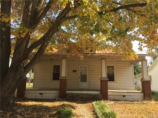 215 Academy Ave, Blackstone, VA 23824