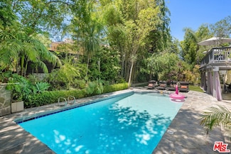 16684 Calneva Dr, Encino, CA 91436