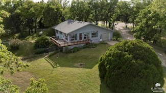 15748 Clary Cir, Wamego, KS 66547