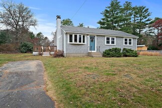 16 Cornish St, Carver, MA 02330