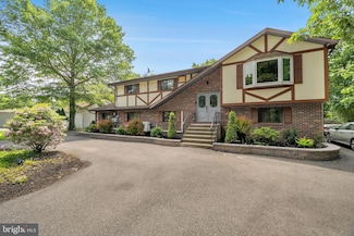 86 Lower Lakeview Dr, East Stroudsburg, PA 18302