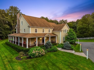898 Marshall St, Holliston, MA 01746
