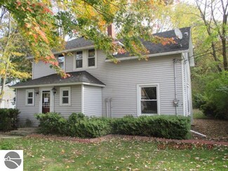 302 Maple St, Breckenridge, MI 48615