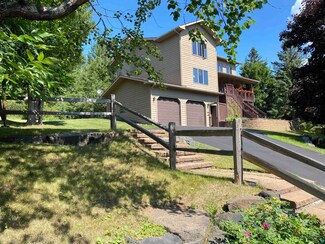 2713 E 8th St, Duluth, MN 55812