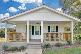 2513 Lakeview Dr, Guntersville, AL 35976