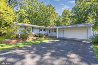 619 Whitman Dr, Blackwood, NJ 08012