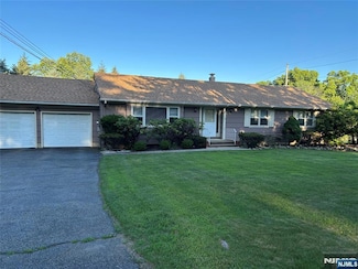 297 Airmont Ave, Mahwah, NJ 07430