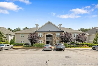 310 Gallery Dr Unit 201, Spring Lake, NC 28390