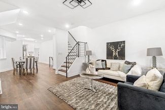 5726 Rodman St, Philadelphia, PA 19143