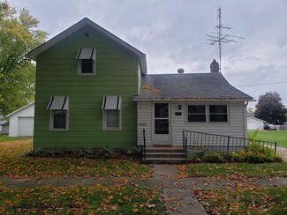 918 E Clinton St, Freeport, IL 61032