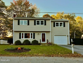 13 Frederick Dr, Saratoga Springs, NY 12866