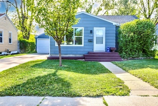 1706 S 4th St, Aberdeen, SD 57401