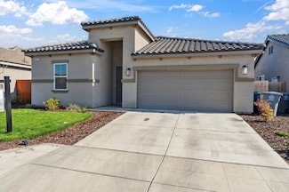885 Gunnison Dr, Madera, CA 93638