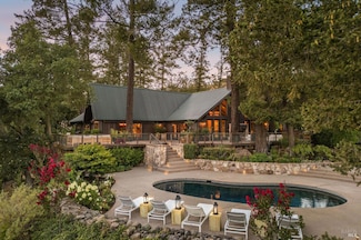 512 Meadowood Ln, Saint Helena, CA 94574