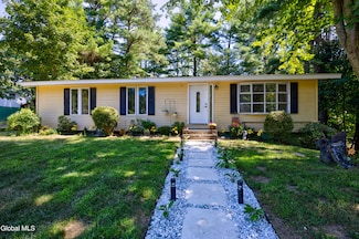 4 Hillcrest Ave, Queensbury, NY 12804