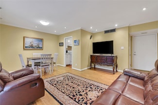 2824 Briarhurst Dr Unit 12, Houston, TX 77057