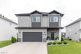 1058 Ashley Dr W, West Fargo, ND 58078