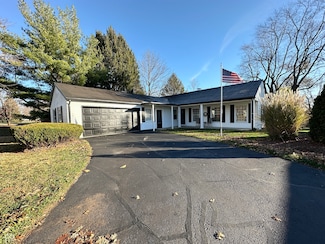 108 Circle Dr, New Market, IN 47965