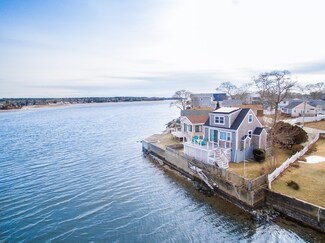 82 Pinehurst Dr, Wareham, MA 02571