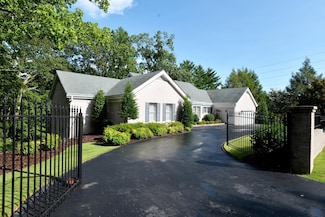 119 Fleetwood Dr, Lookout Mountain, TN 37350