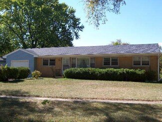 21 Woodview Ln, Algonquin, IL 60102