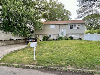 3 Bart Dr, Selden, NY 11784