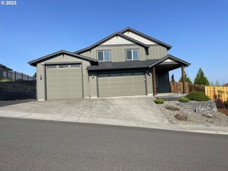 205 NE Oak View Ln, Estacada, OR 97023