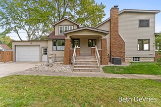 473 Lakeshore Blvd, Norton Shores, MI 49444