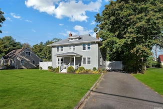 18955 Main Rd, Mattituck, NY 11952