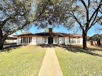 2304 Royal Acres Dr, Denton, TX 76209